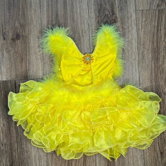 Yellow Feather Glamour Costume - Picture 3 of 7